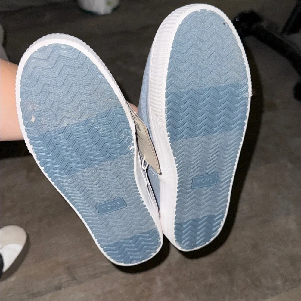 TOMS Men's Light Blue Slip-On Loafers size 7m